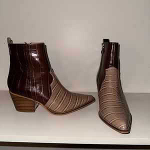 Buckle Crocodile print Booties